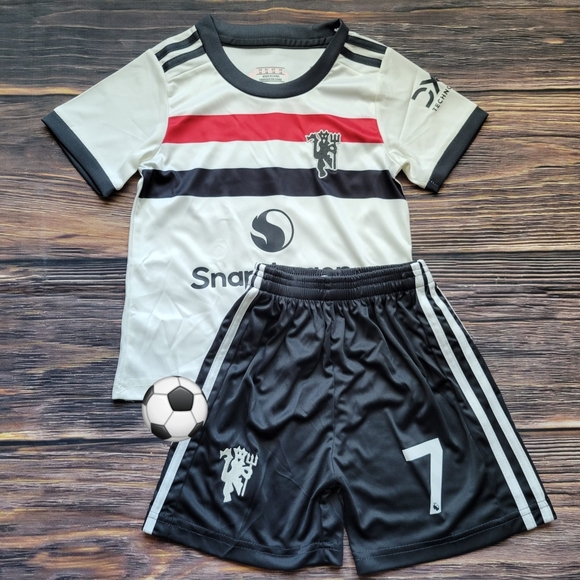 Ronaldo Manchester kid's white soccer uniform - Picture 2 of 2